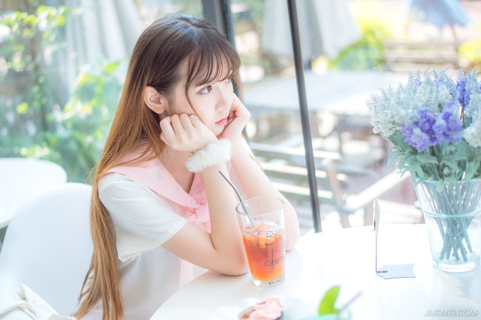 庞统闻言点点头，看向魏延道：“当加紧布防了，以孔明之能，我们恐怕还未赶到江州，江州已经被破，当先巩固好成都周边防御。”